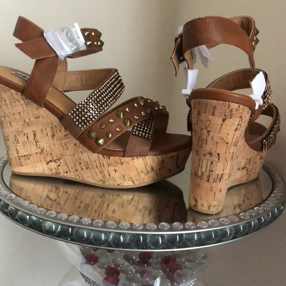 Brown studded wedges - Picture 4 of 4